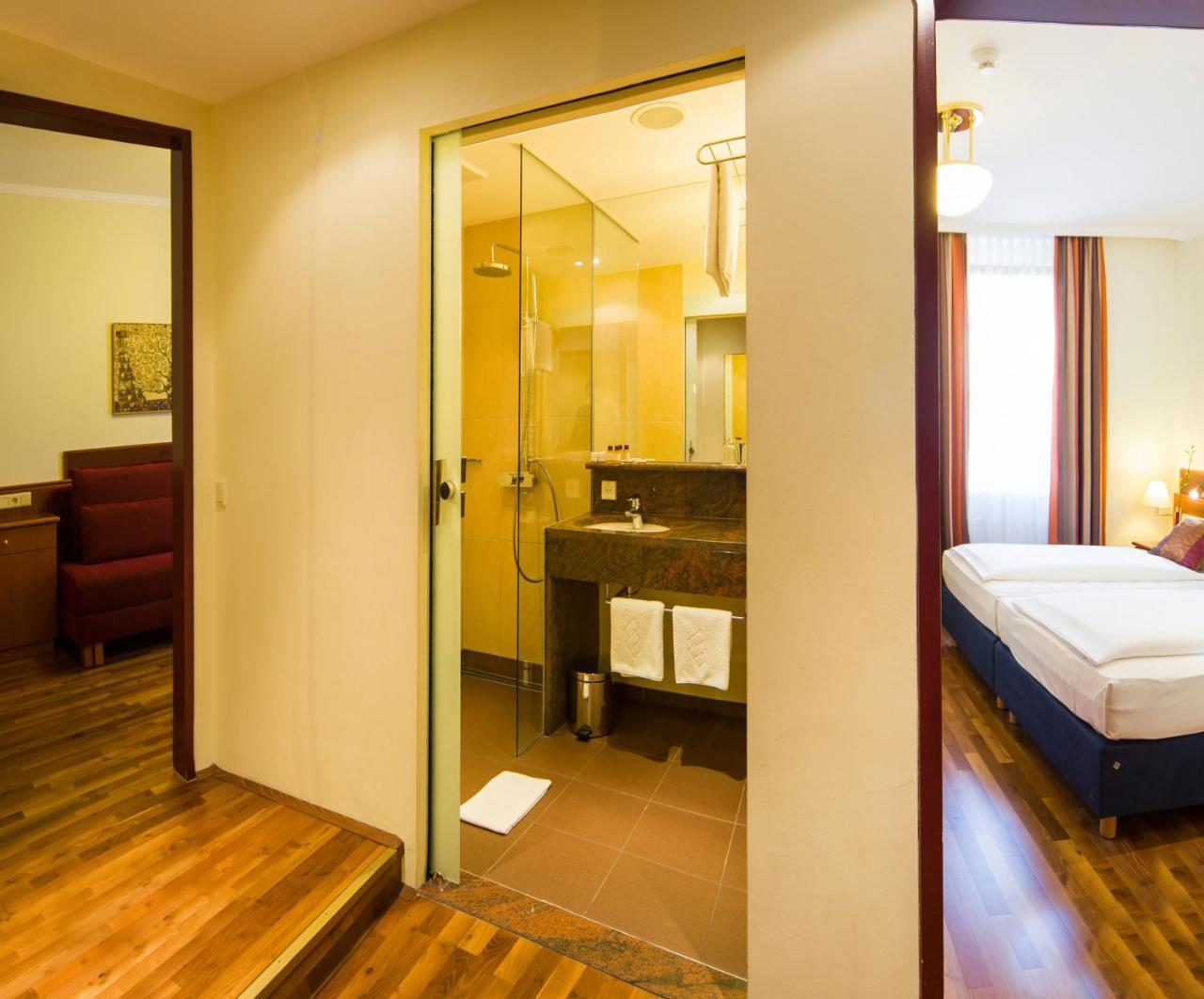 Vierbettzimmer PREMIUM zum Hof gelegen