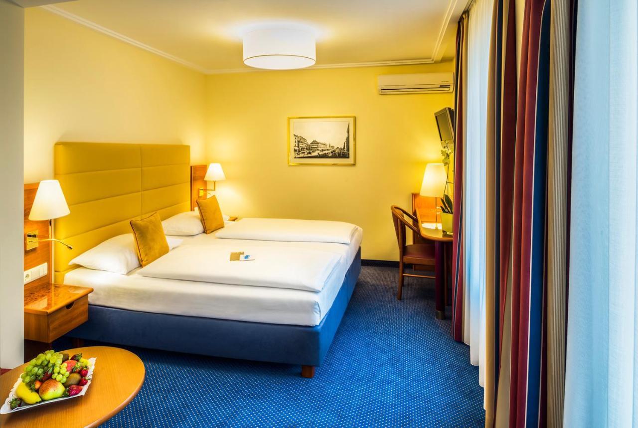 Dreibettzimmer PREMIUM zum Hof gelegen