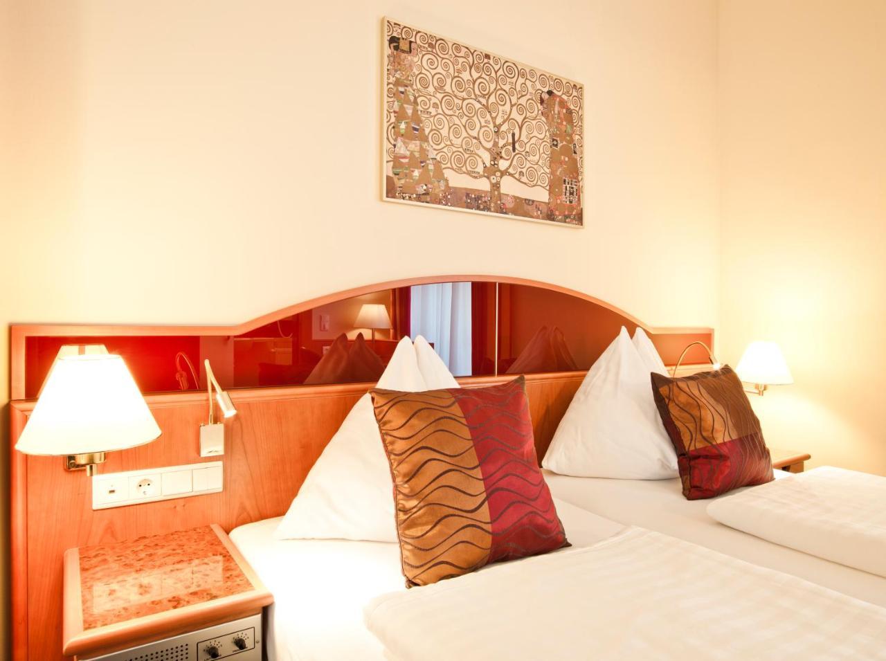 Doppelzimmer CLASSIC zum Hof gelegen